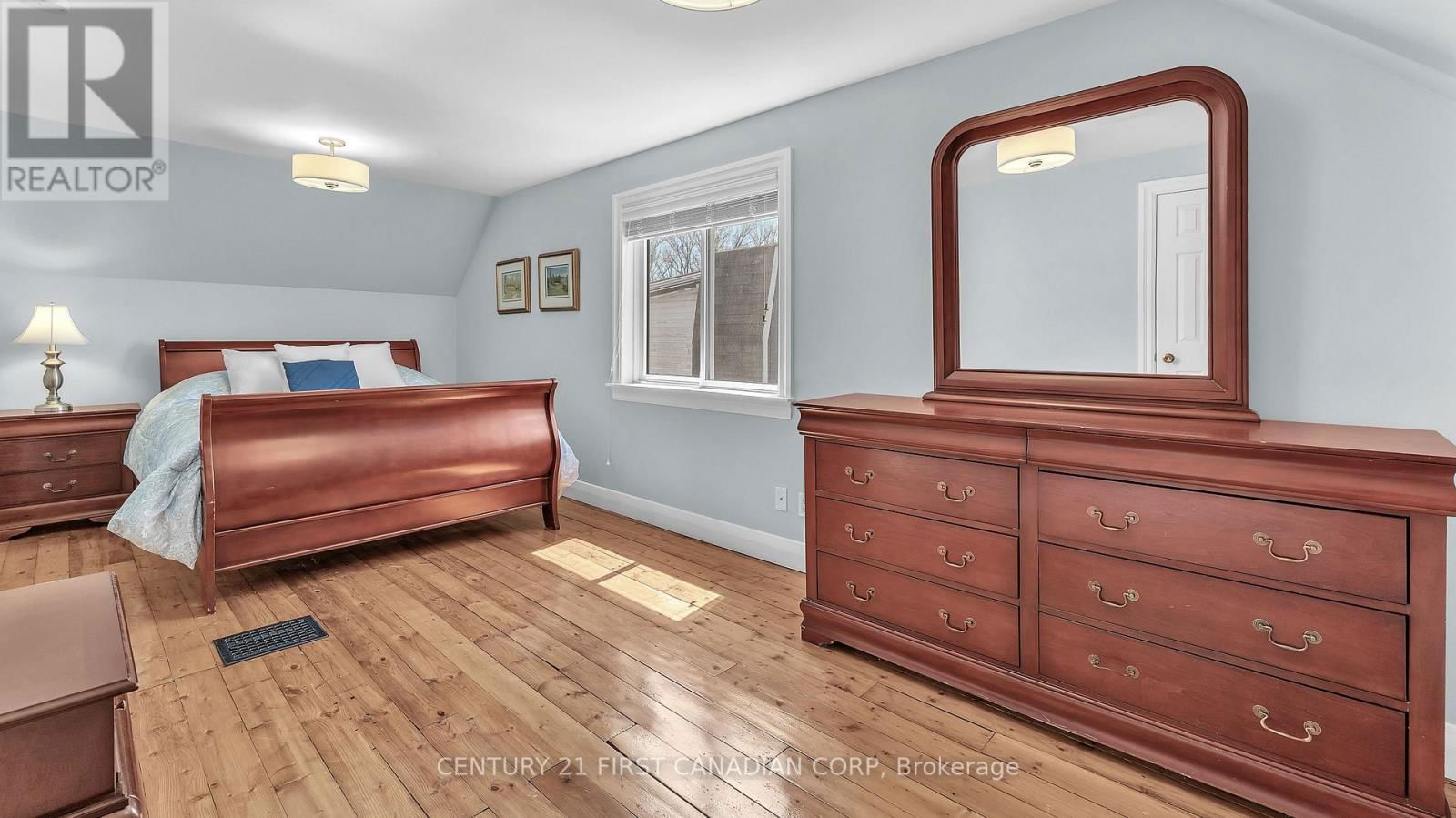 47 CRESCENT AVENUE Image 16