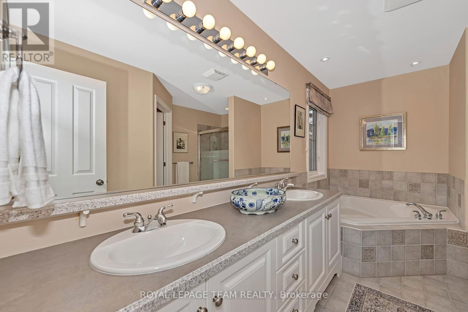 38 ROYCROFT WAY Image 29