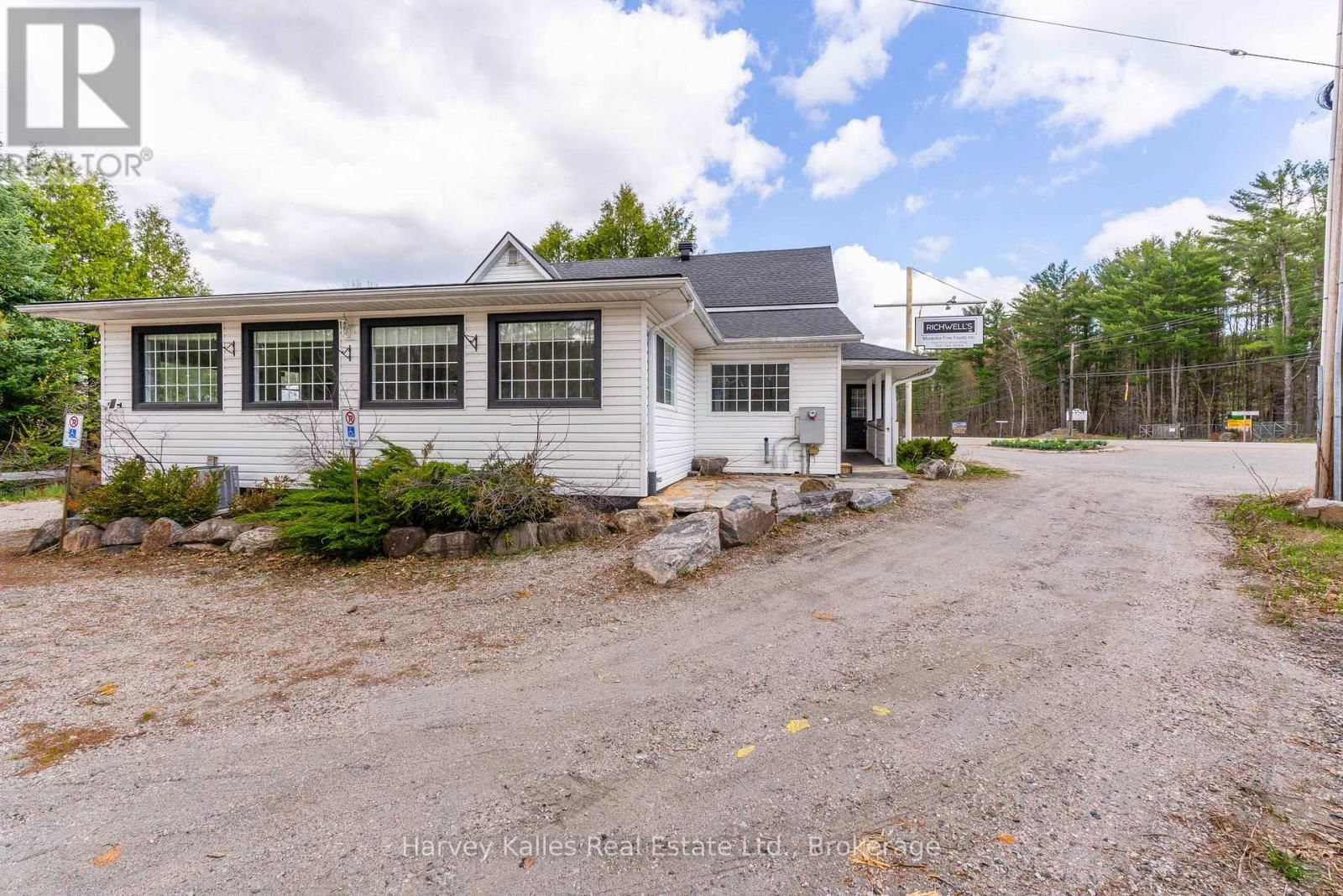 3842 MUSKOKA RD 118 WEST Image 12