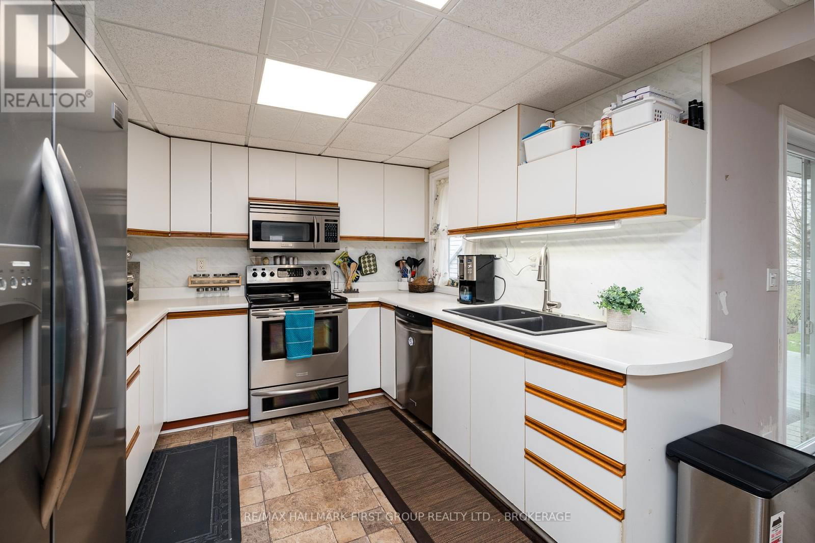 235 LAKEVIEW ROAD Image 8
