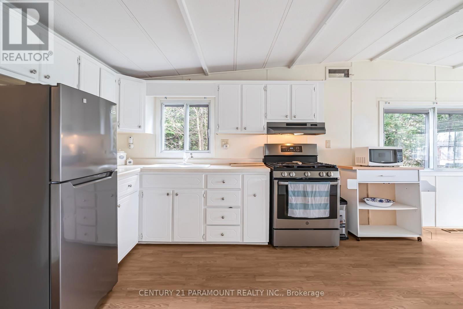 174 CEDAR CRESCENT Image 16
