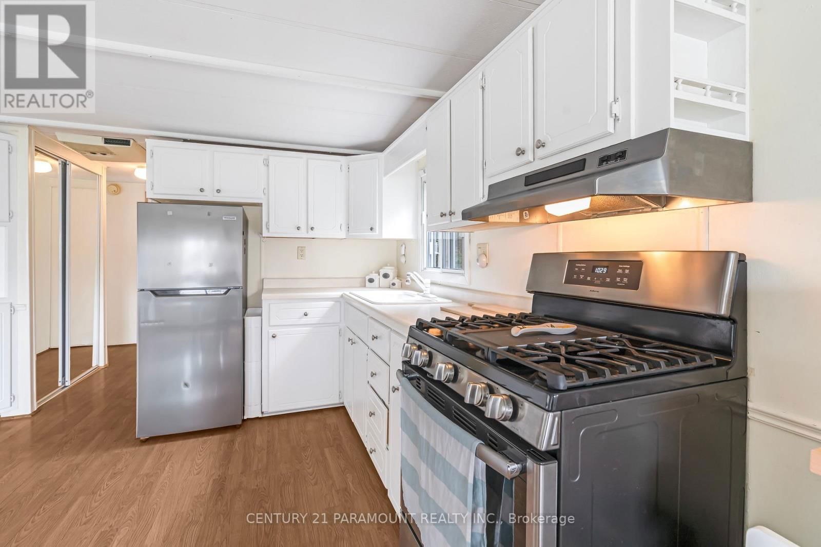 174 CEDAR CRESCENT Image 17