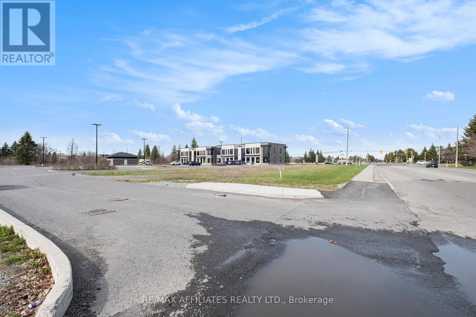 103 & 104 - 2500 ST LAURENT BOULEVARD Image 3