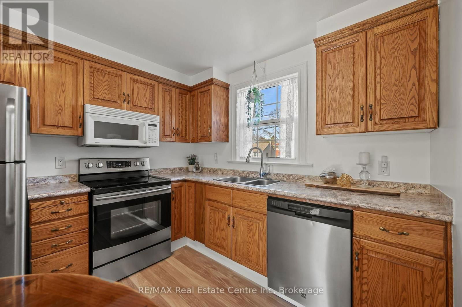 513 SPEEDVALE AVENUE EAST Image 1