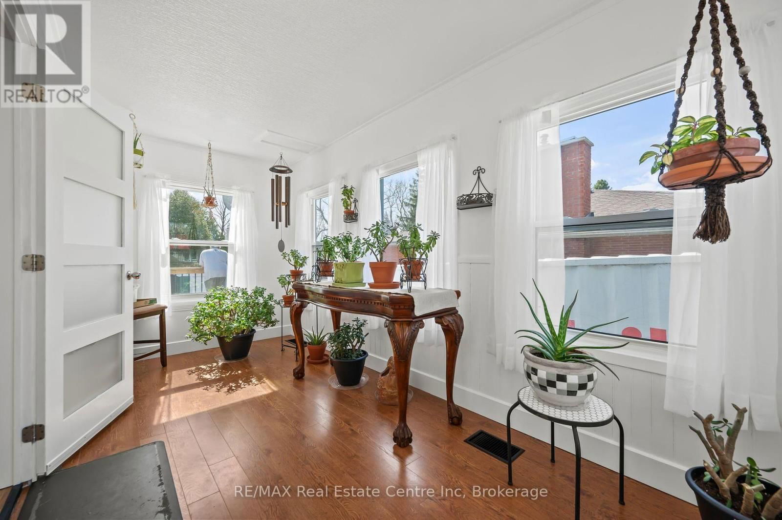 513 SPEEDVALE AVENUE EAST Image 11