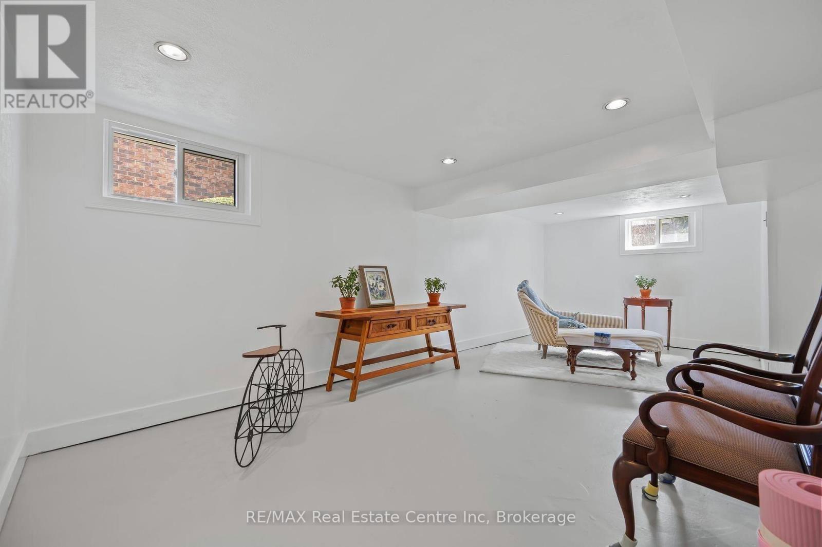 513 SPEEDVALE AVENUE EAST Image 15