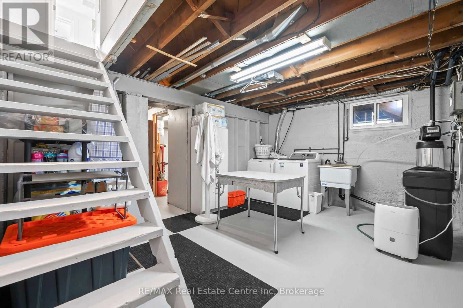 513 SPEEDVALE AVENUE EAST Image 17