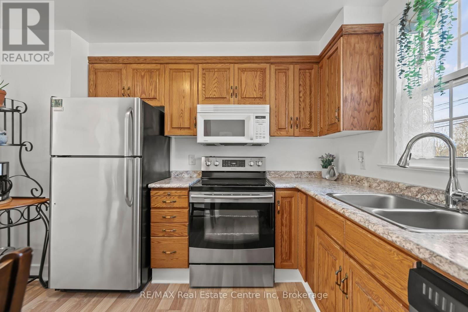 513 SPEEDVALE AVENUE EAST Image 7