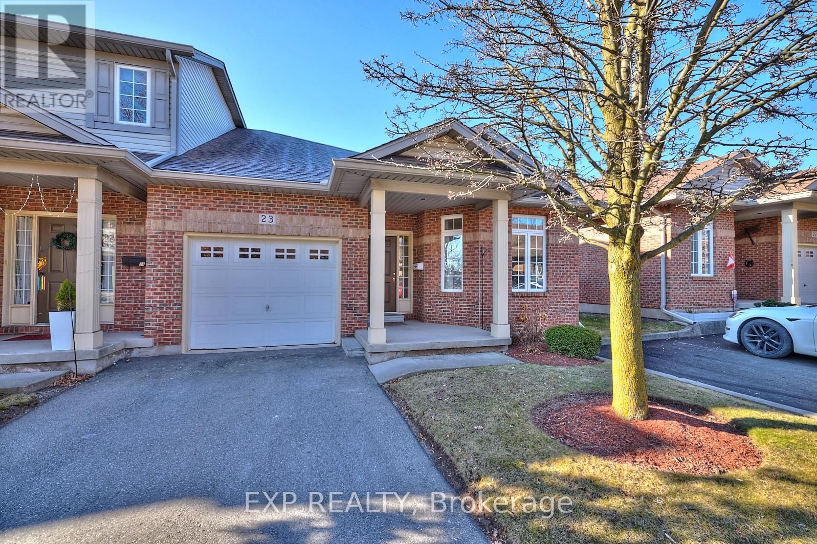 23 - 5595 DRUMMOND ROAD Image 1