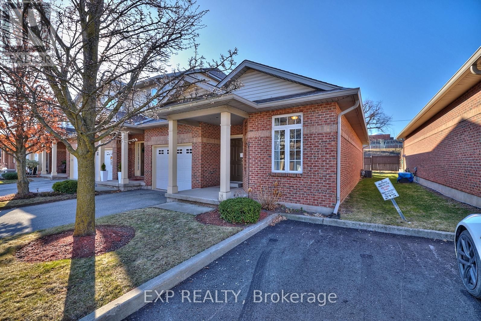 23 - 5595 DRUMMOND ROAD Image 2