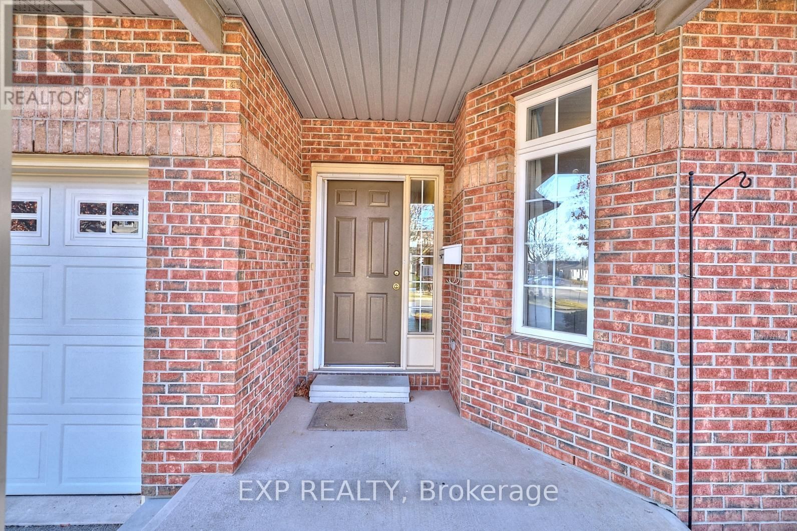 23 - 5595 DRUMMOND ROAD Image 4