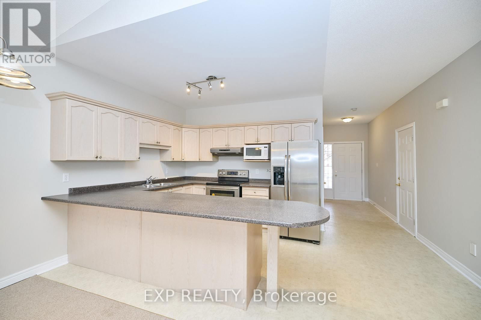23 - 5595 DRUMMOND ROAD Image 5