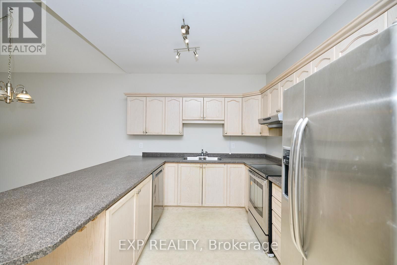 23 - 5595 DRUMMOND ROAD Image 6