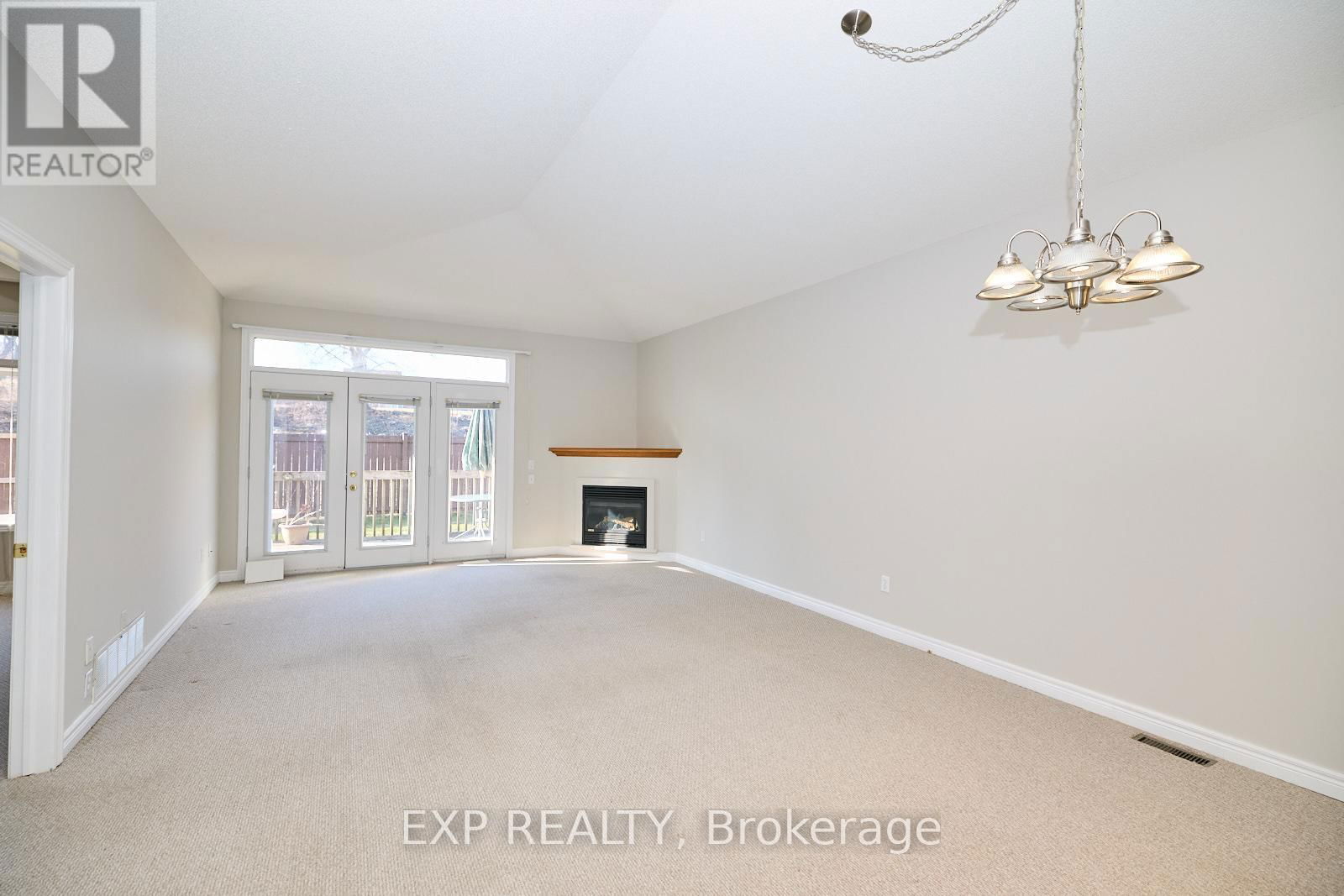 23 - 5595 DRUMMOND ROAD Image 9