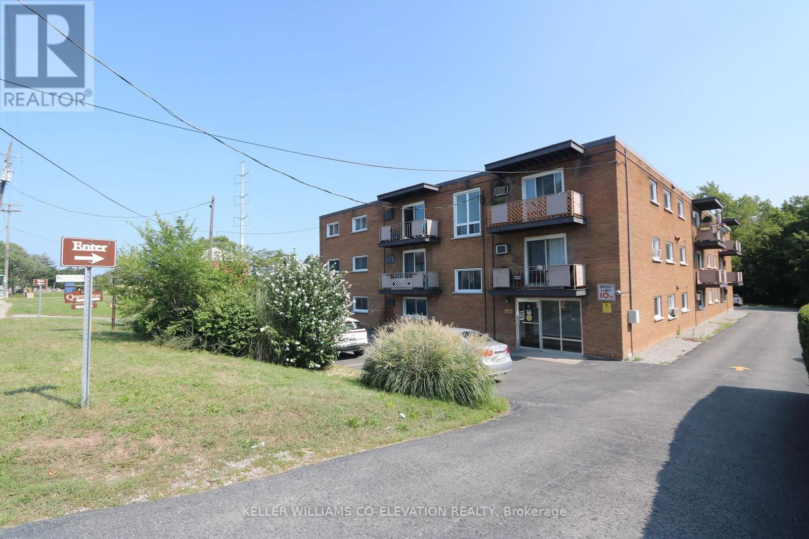 426 QUEENSTON STREET Image 1