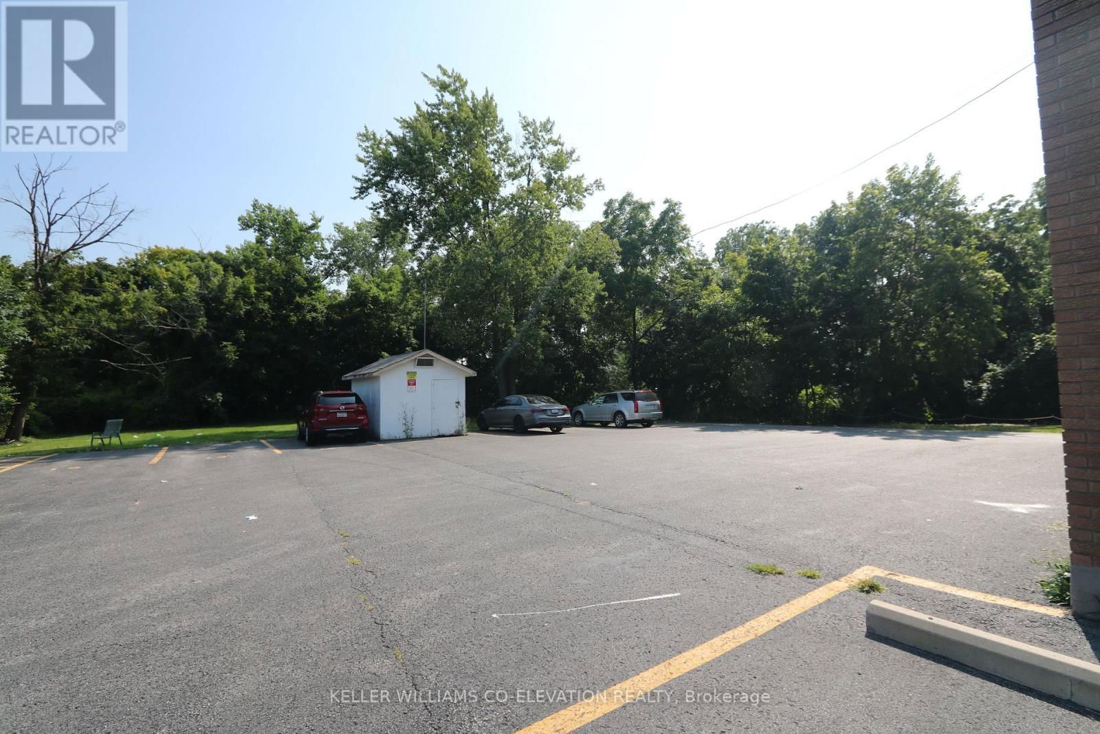 426 QUEENSTON STREET Image 10