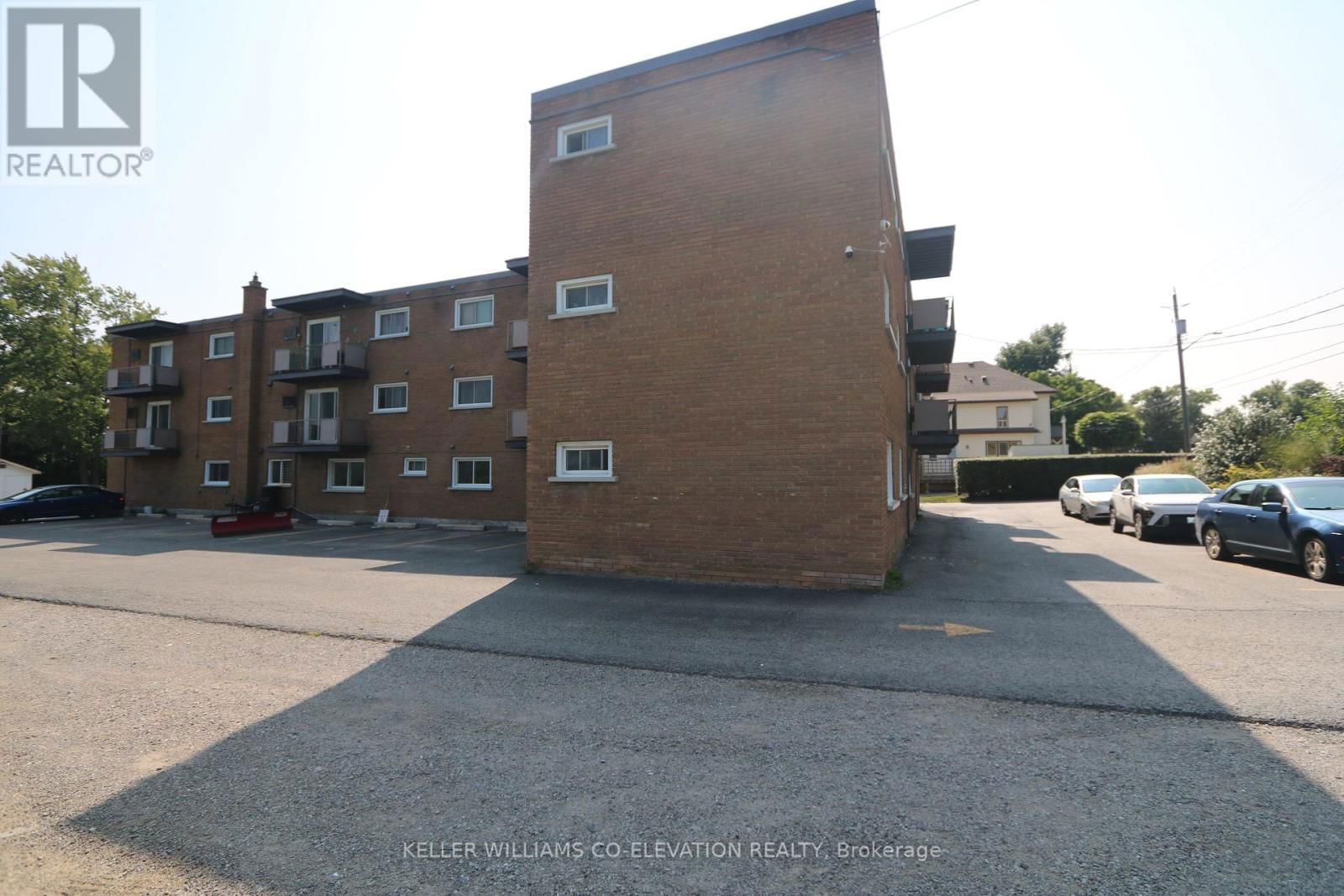 426 QUEENSTON STREET Image 7