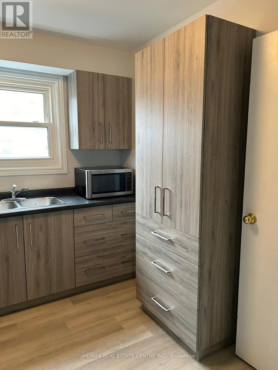 3 - 420 PIONEER DRIVE Image 3