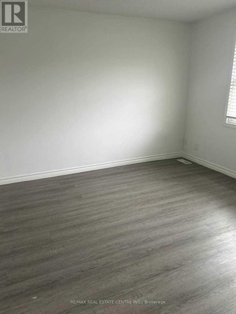 3 - 420 PIONEER DRIVE Image 8