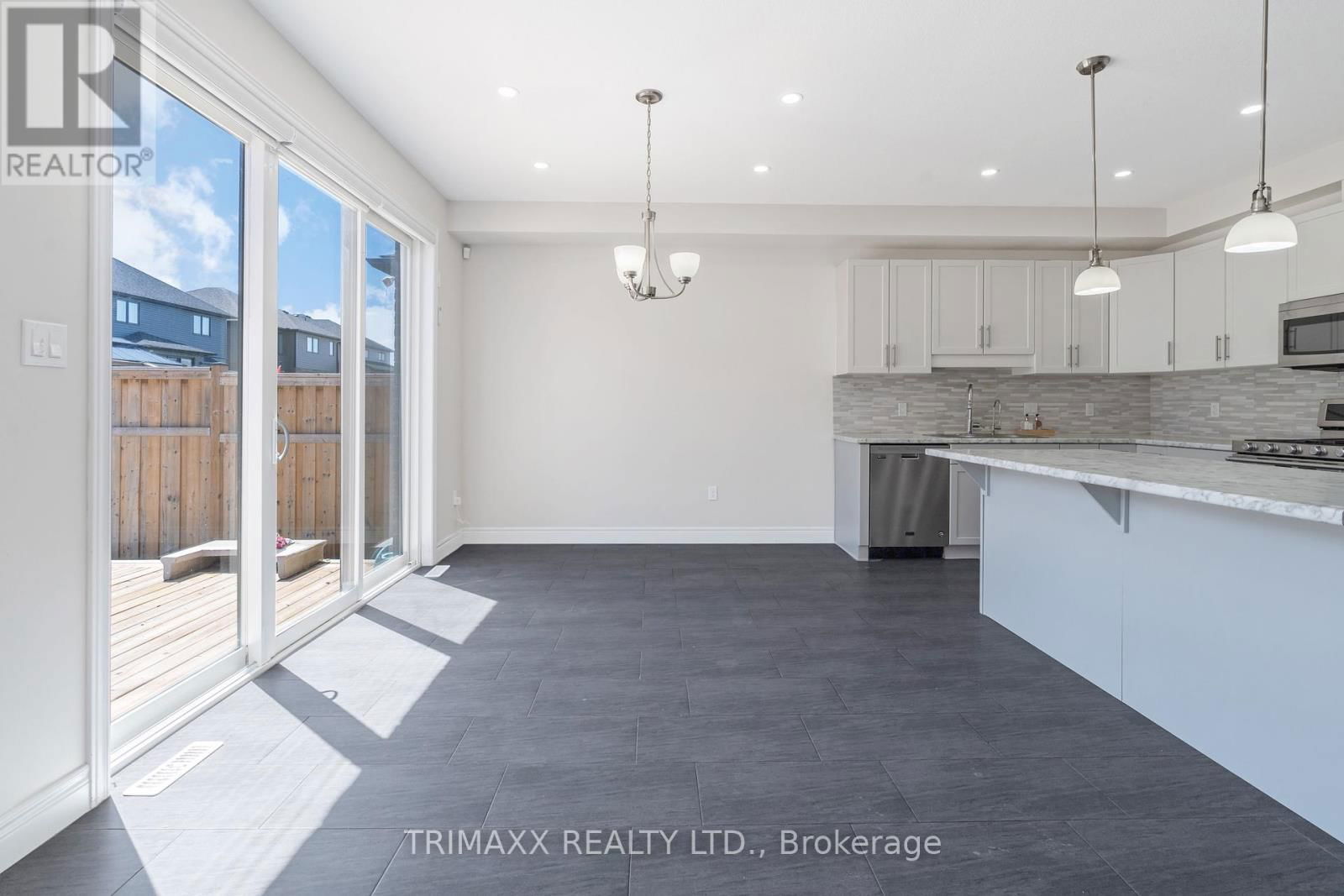39 LOXLEIGH LANE Image 11