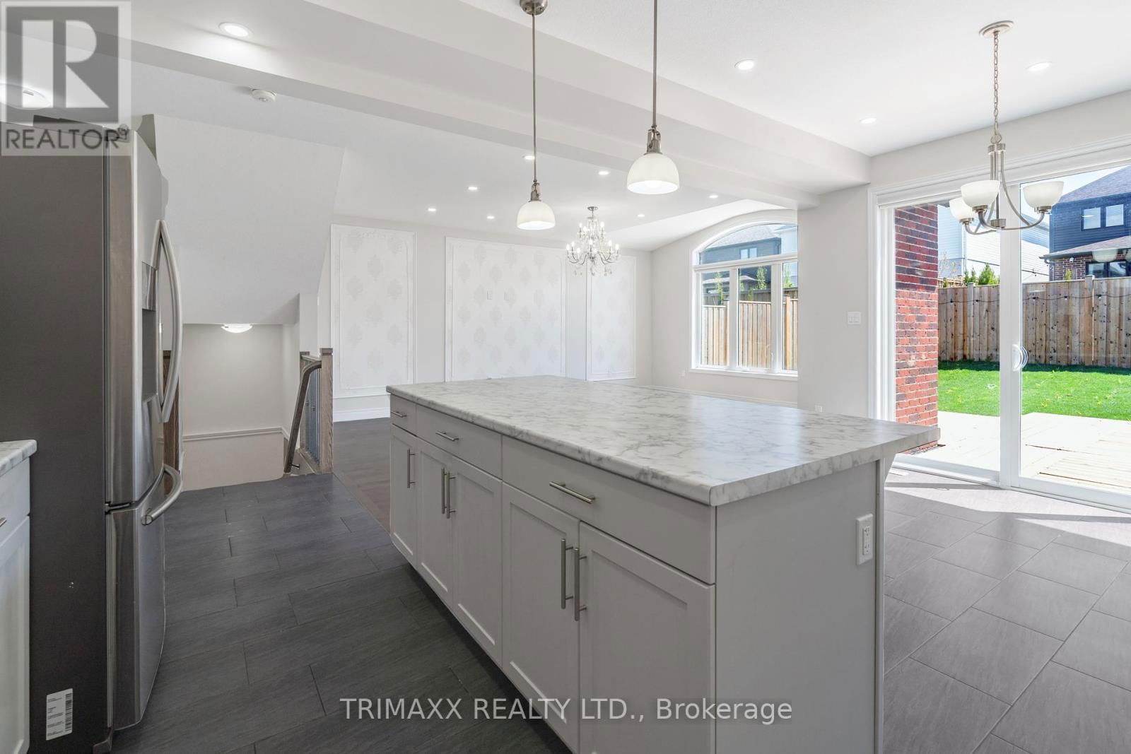 39 LOXLEIGH LANE Image 18