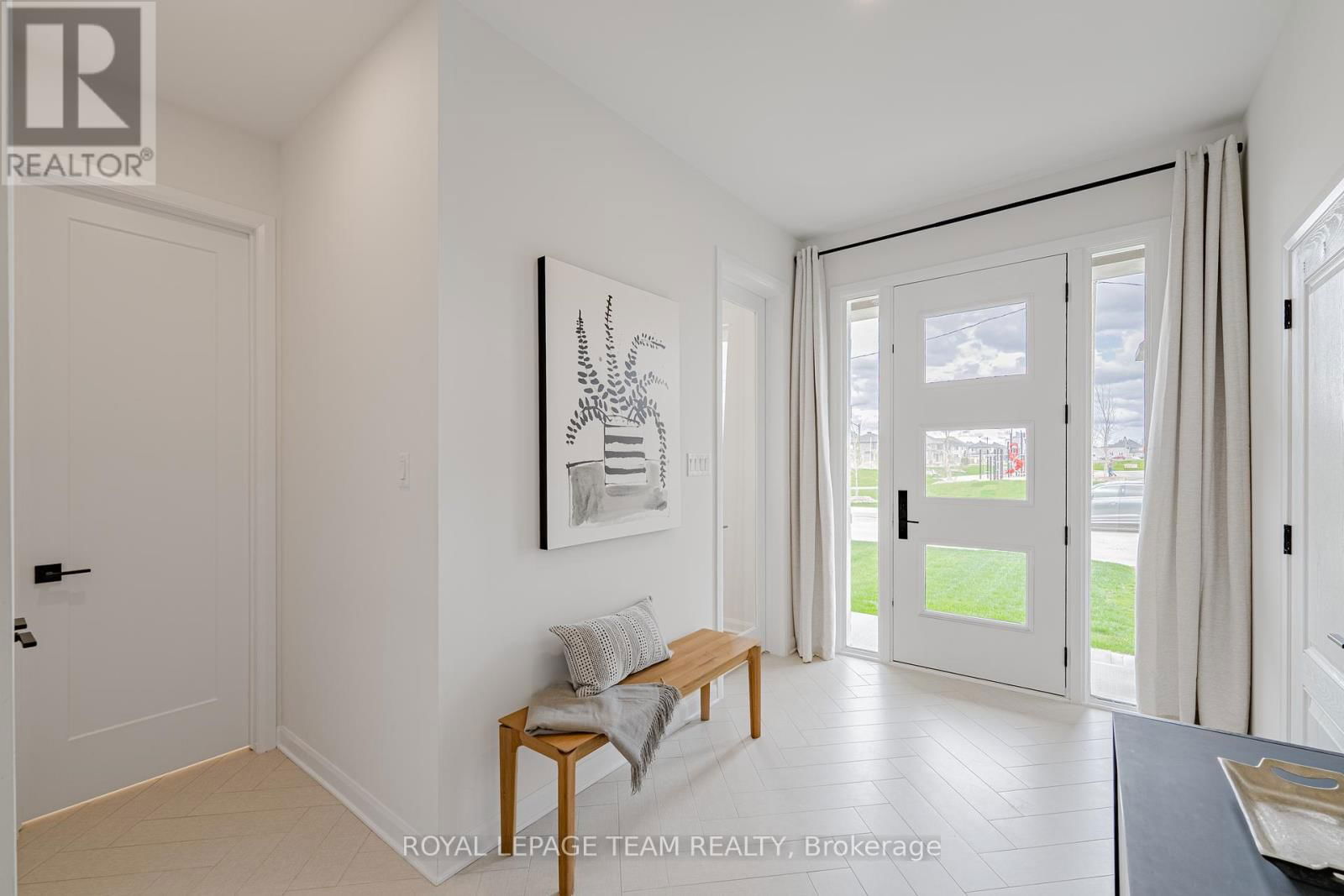 2055 WANDERER AVENUE Image 3