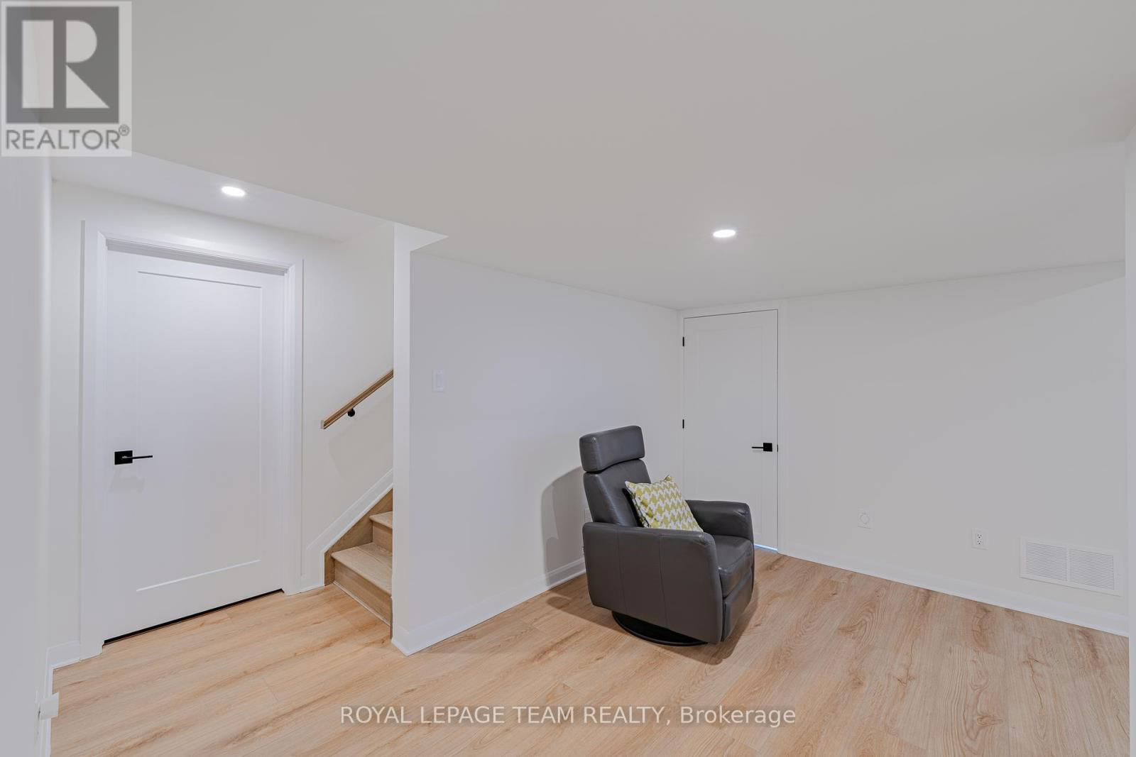 2055 WANDERER AVENUE Image 47
