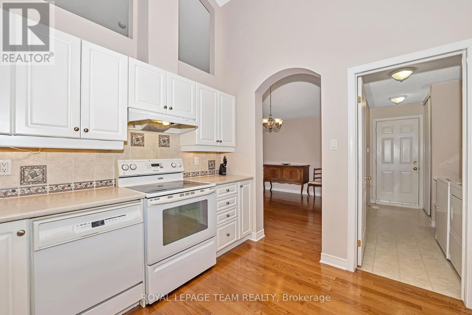 2 PEREGRINE CRESCENT Image 10