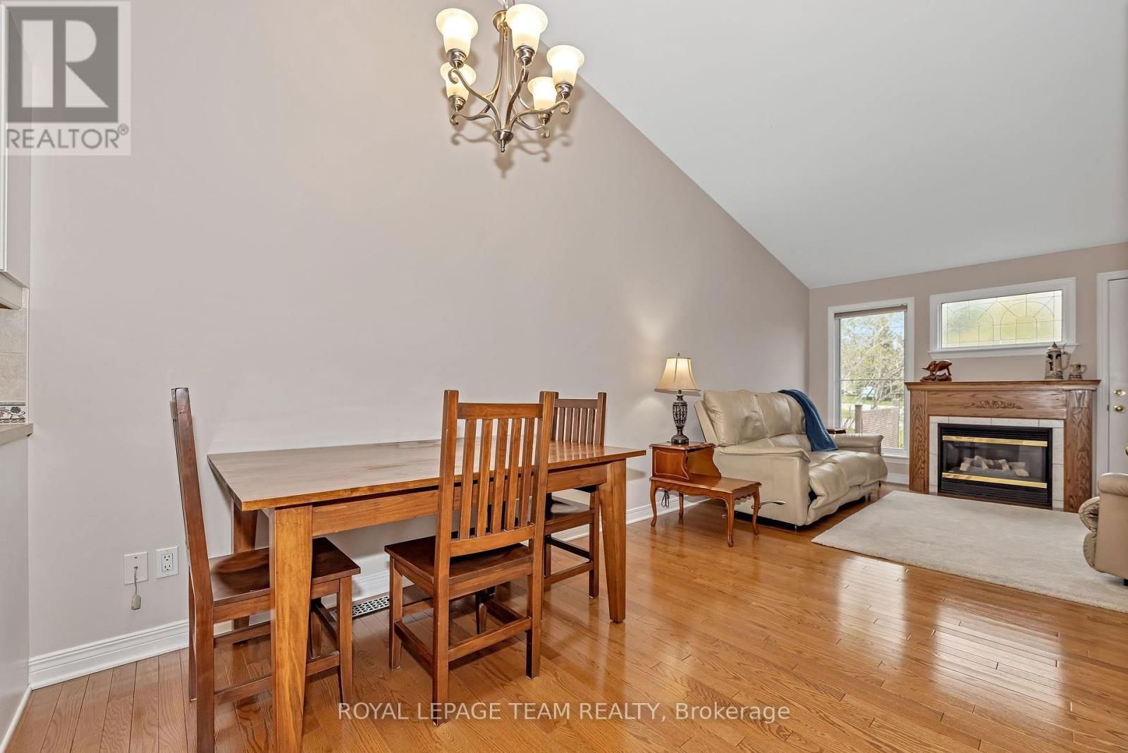 2 PEREGRINE CRESCENT Image 12