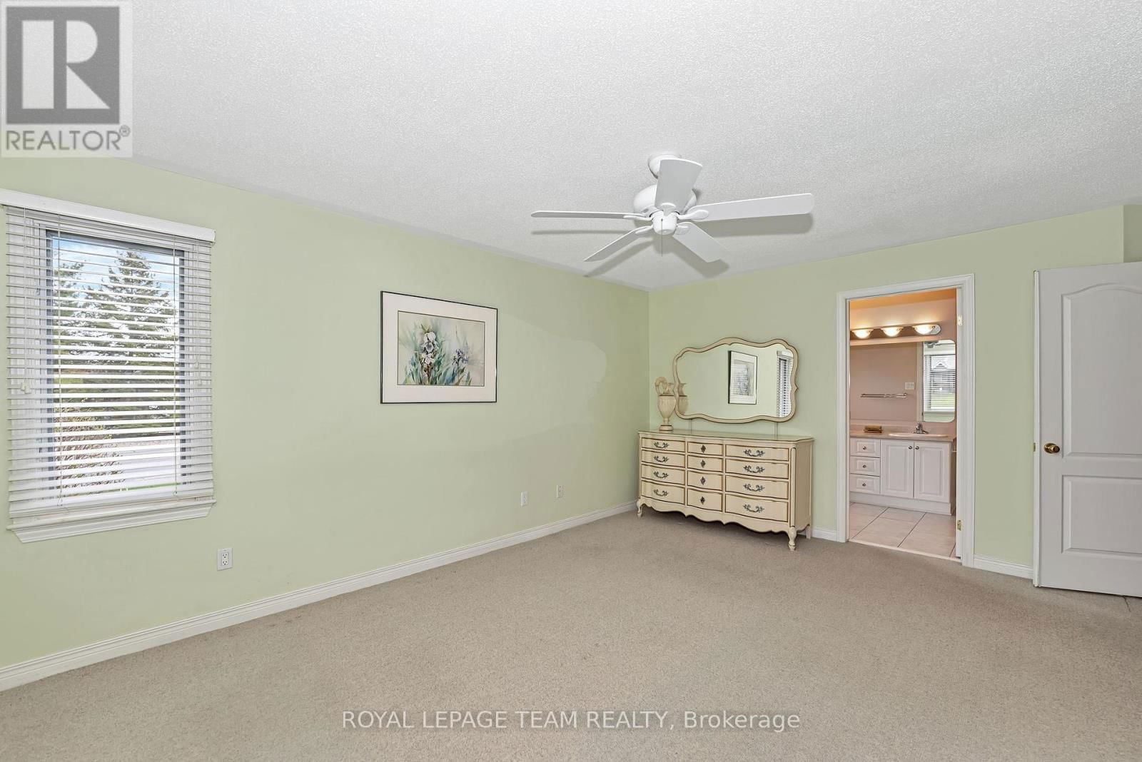 2 PEREGRINE CRESCENT Image 22