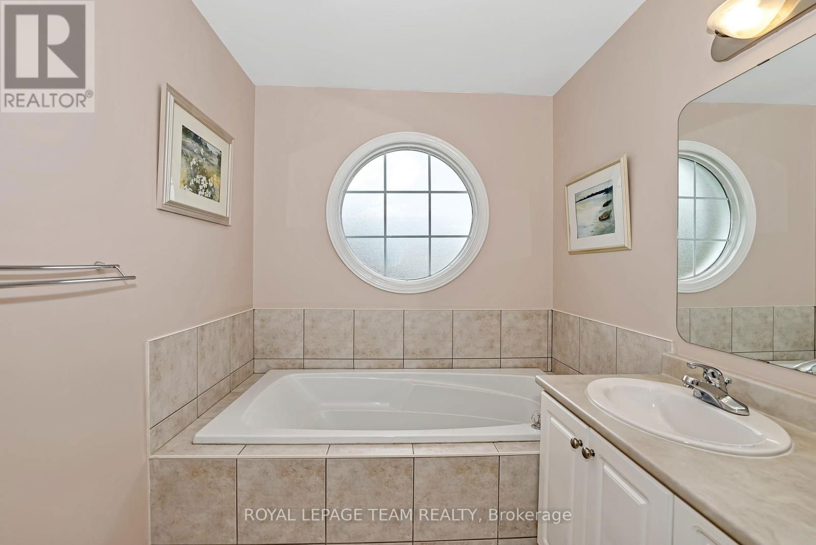 2 PEREGRINE CRESCENT Image 23