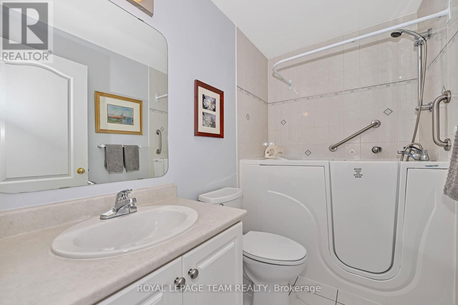 2 PEREGRINE CRESCENT Image 28