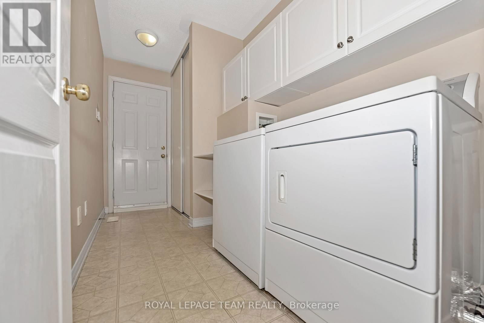 2 PEREGRINE CRESCENT Image 29
