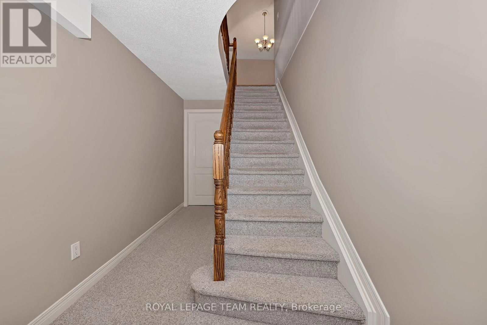 2 PEREGRINE CRESCENT Image 30