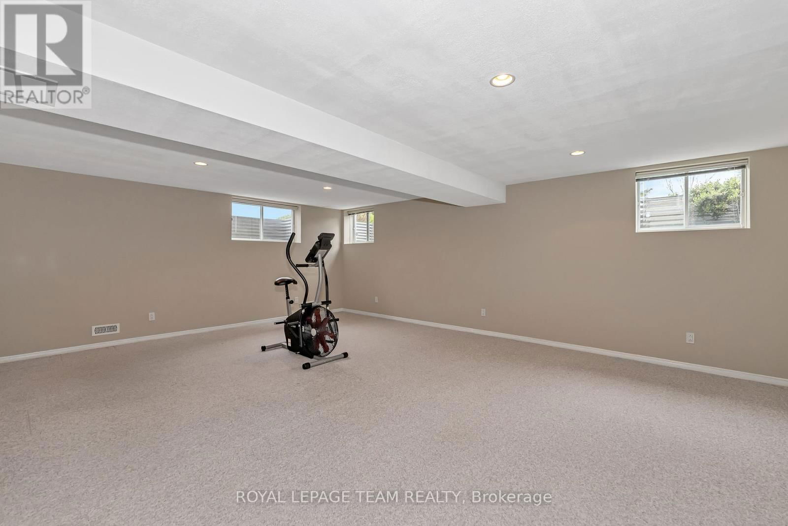 2 PEREGRINE CRESCENT Image 31