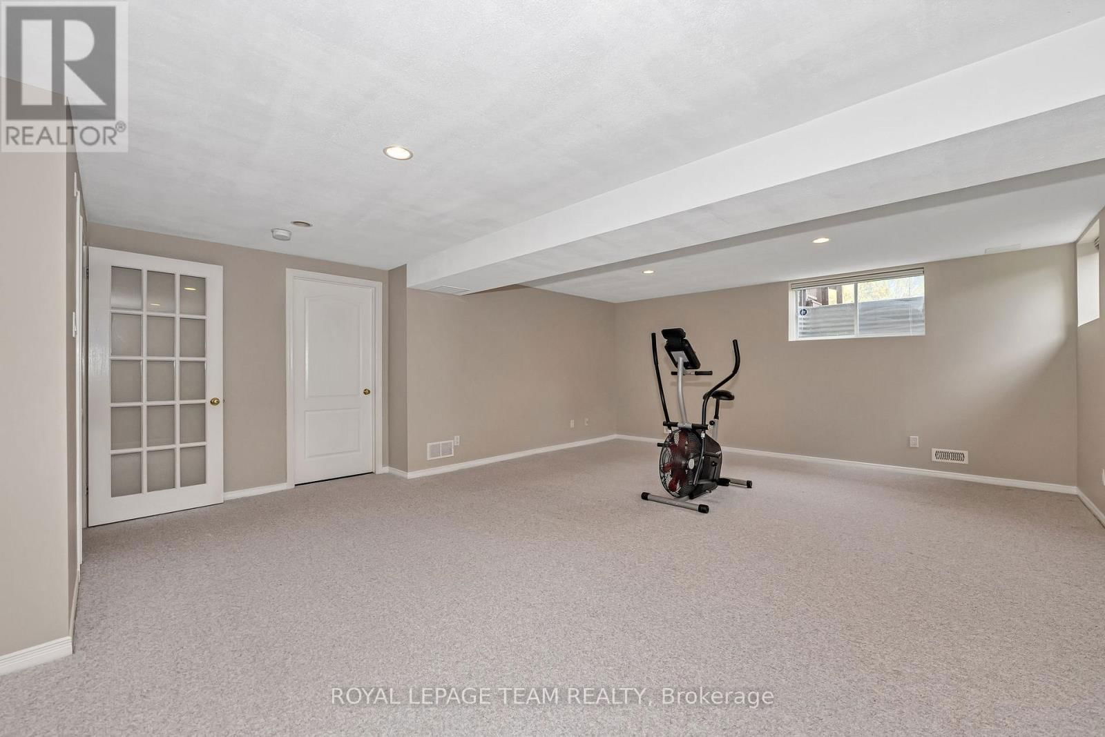 2 PEREGRINE CRESCENT Image 33