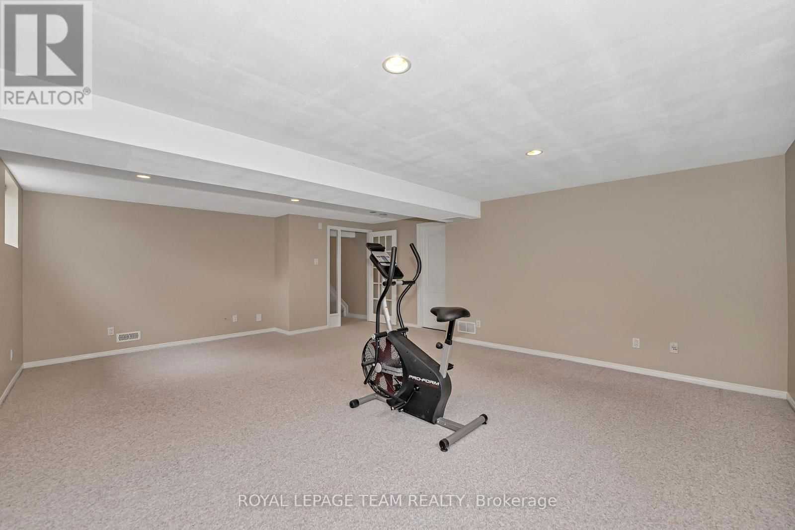 2 PEREGRINE CRESCENT Image 34