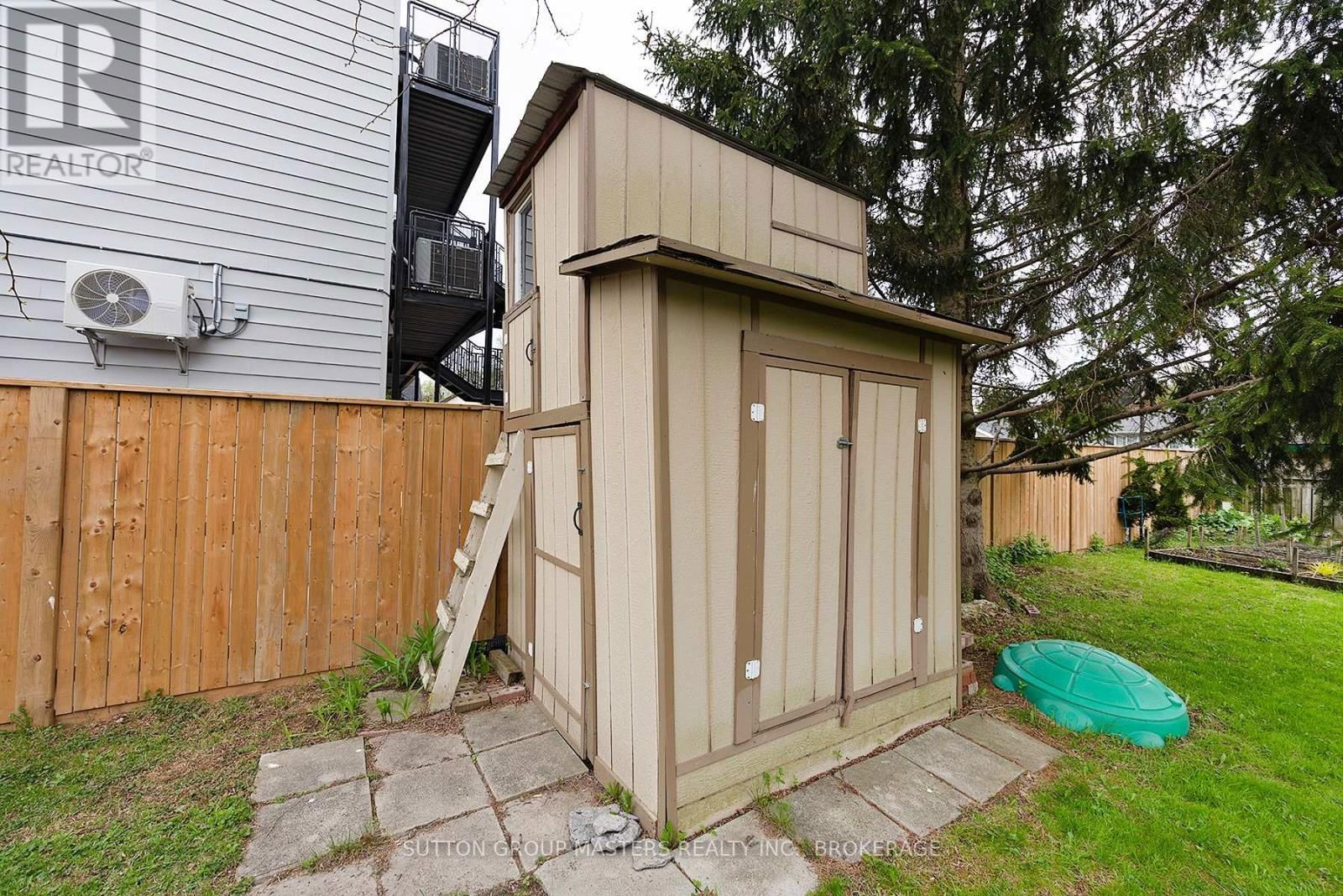284 HELEN STREET Image 10