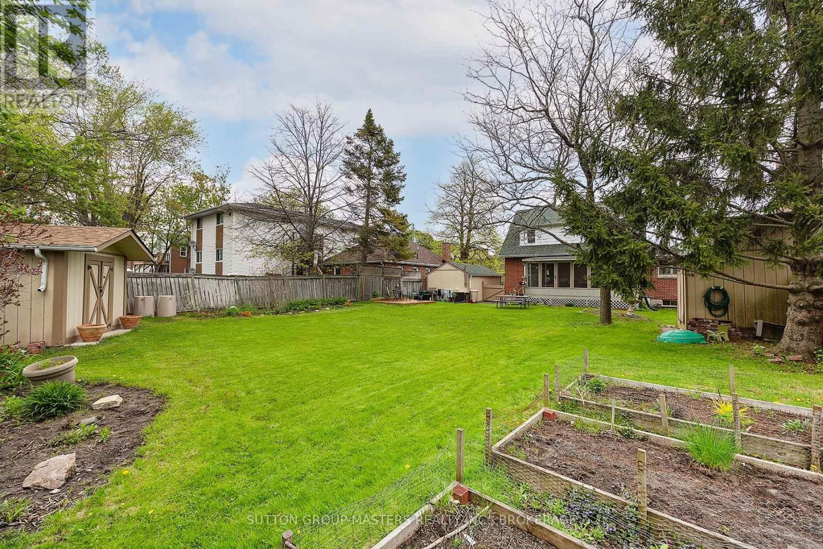 284 HELEN STREET Image 12