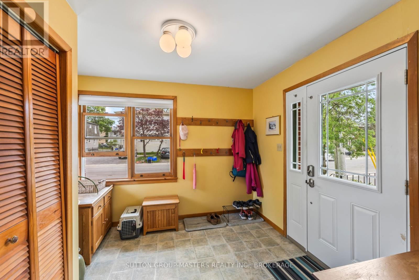 284 HELEN STREET Image 14