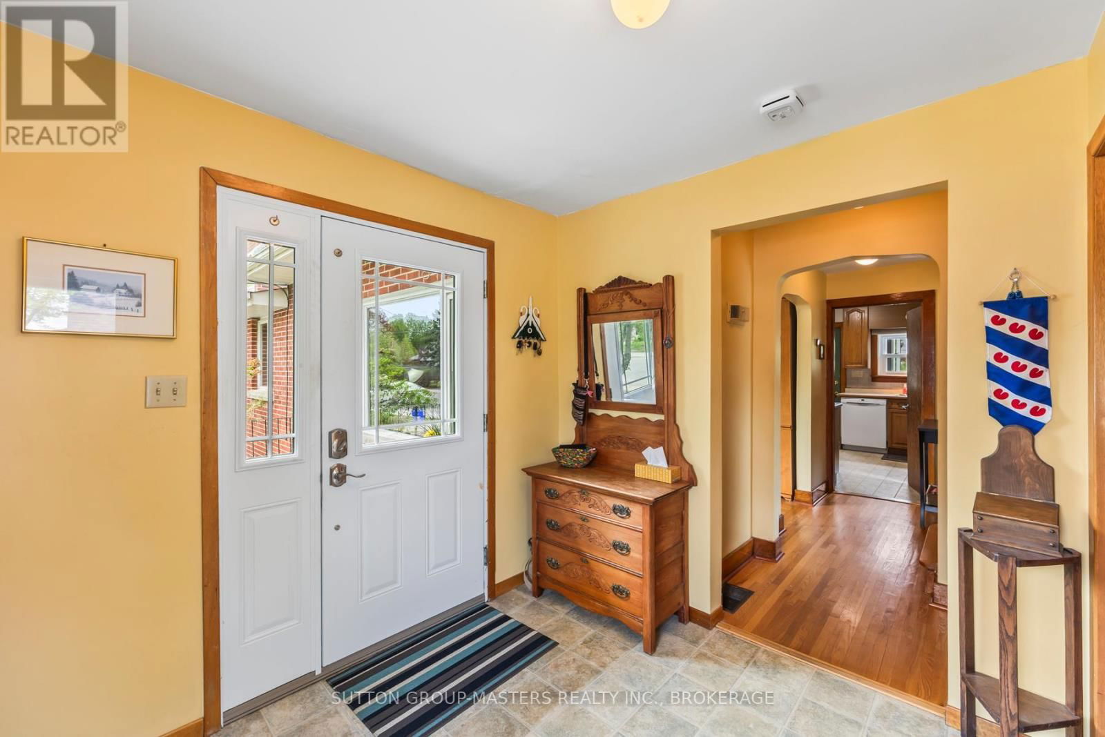 284 HELEN STREET Image 15
