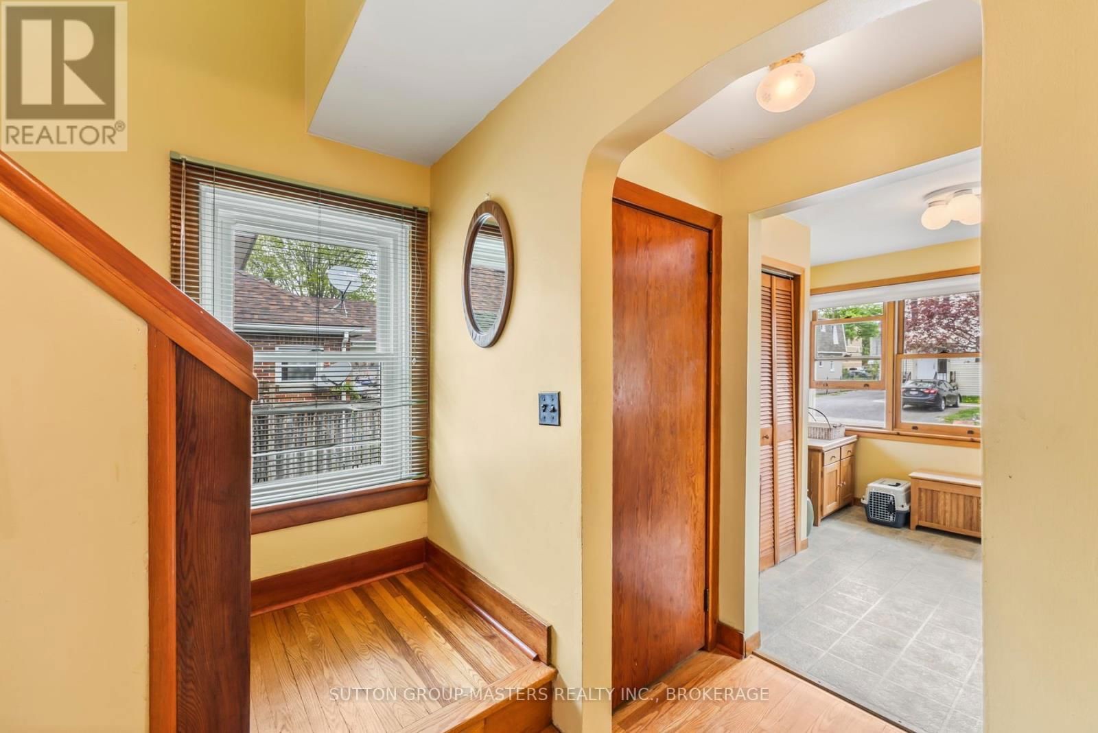 284 HELEN STREET Image 17