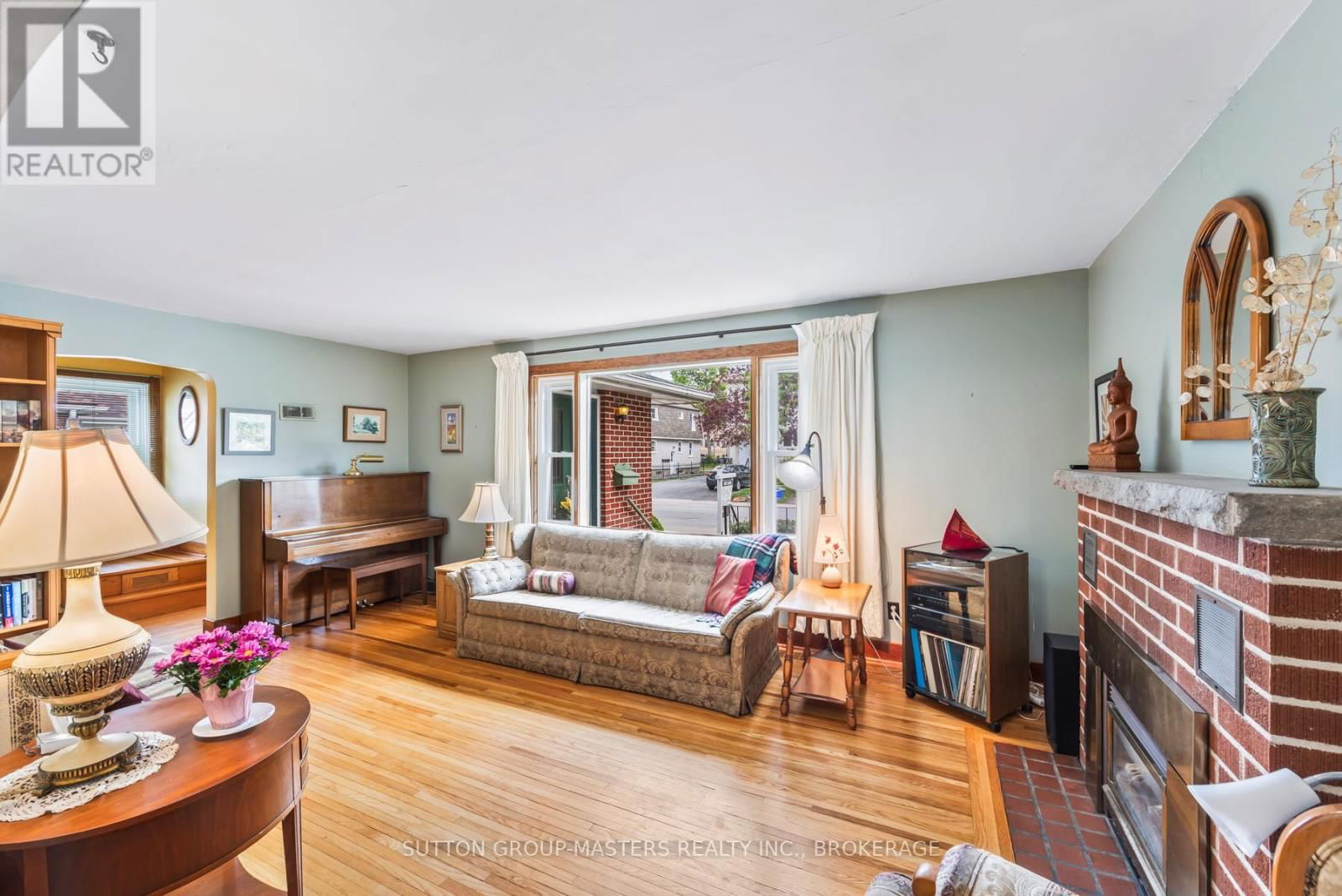 284 HELEN STREET Image 19