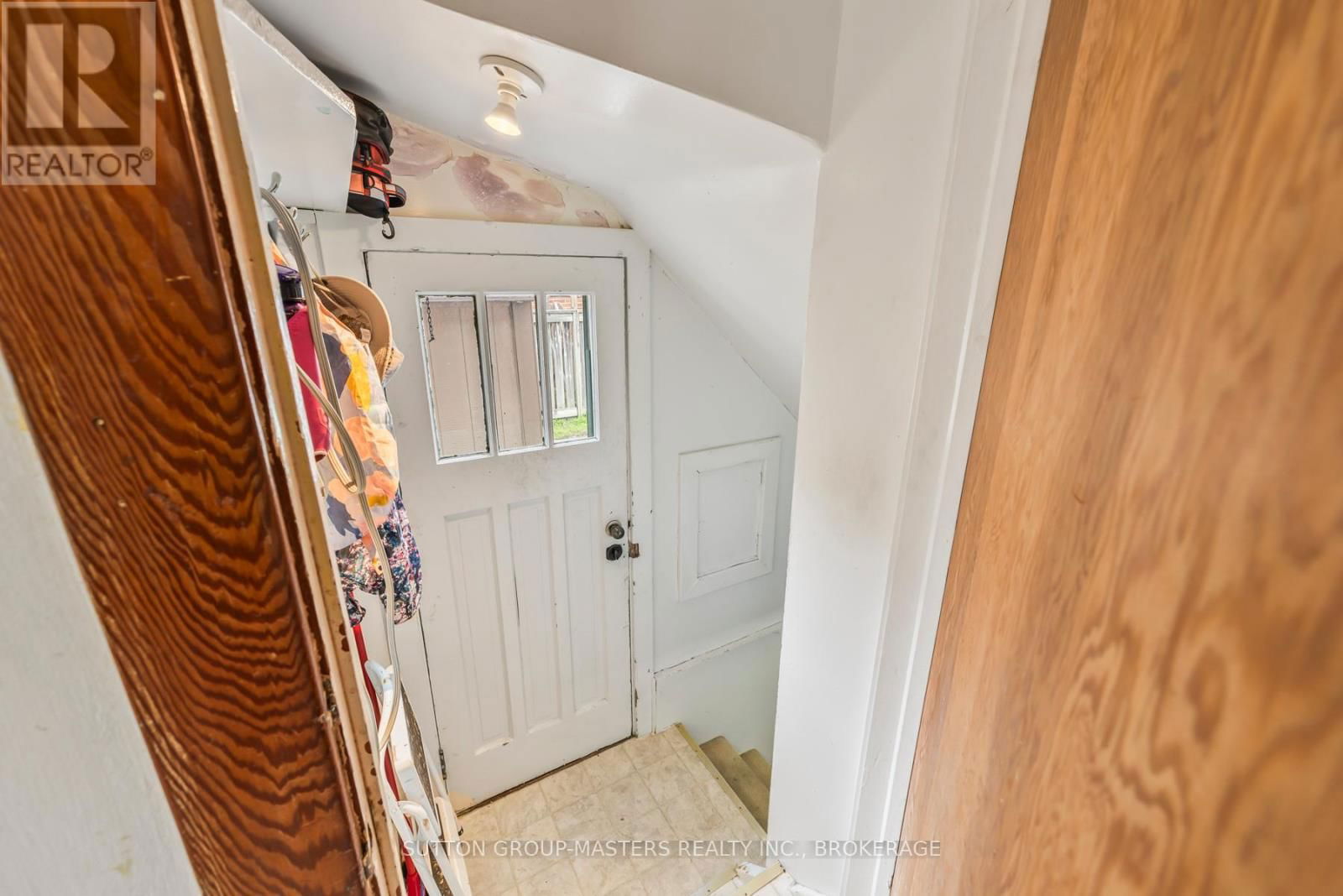 284 HELEN STREET Image 24