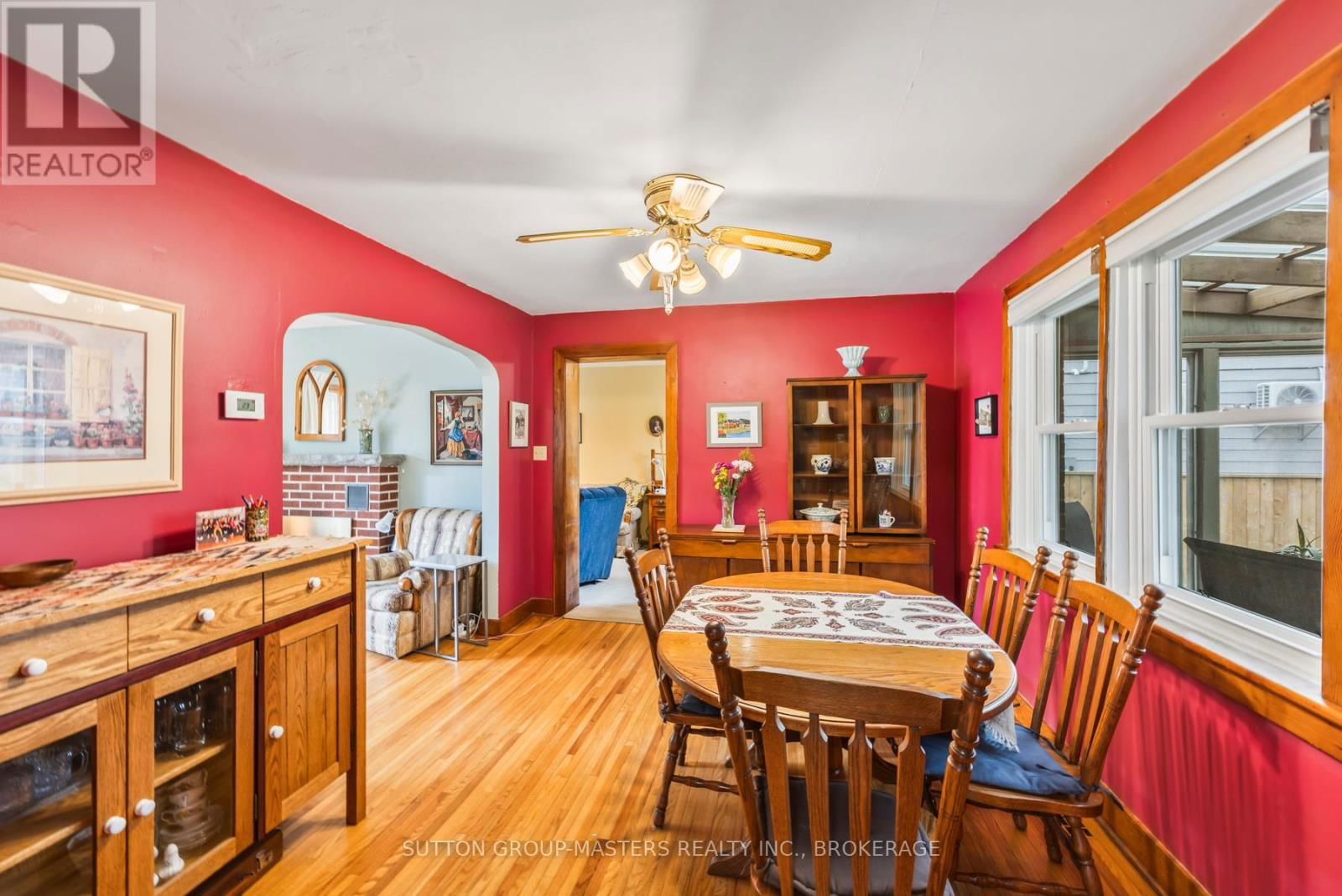 284 HELEN STREET Image 25
