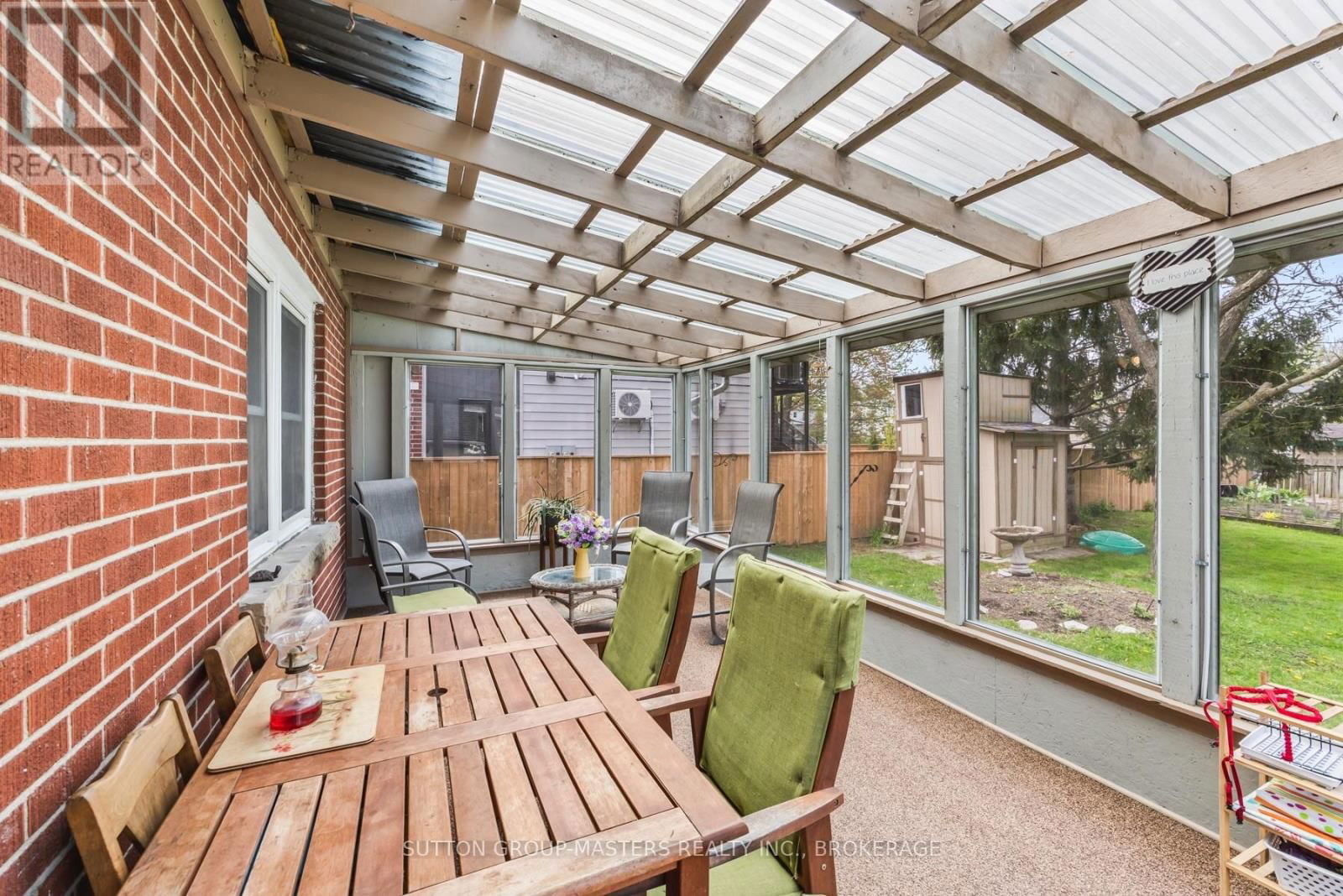 284 HELEN STREET Image 29