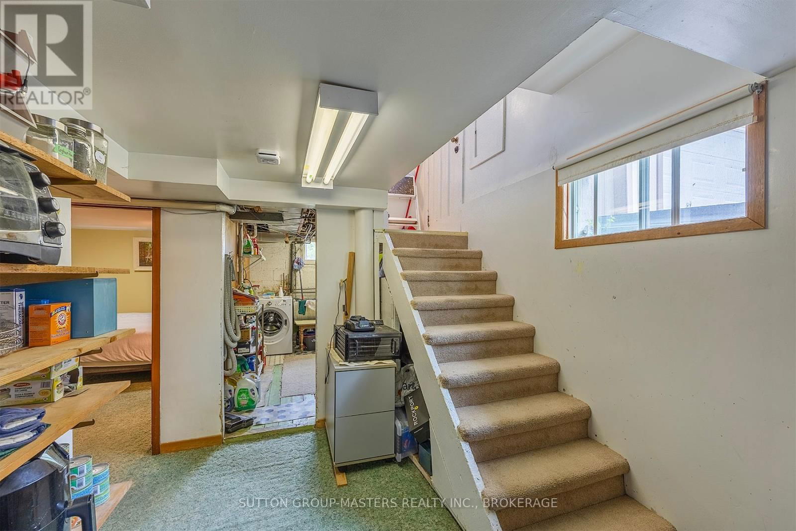 284 HELEN STREET Image 39