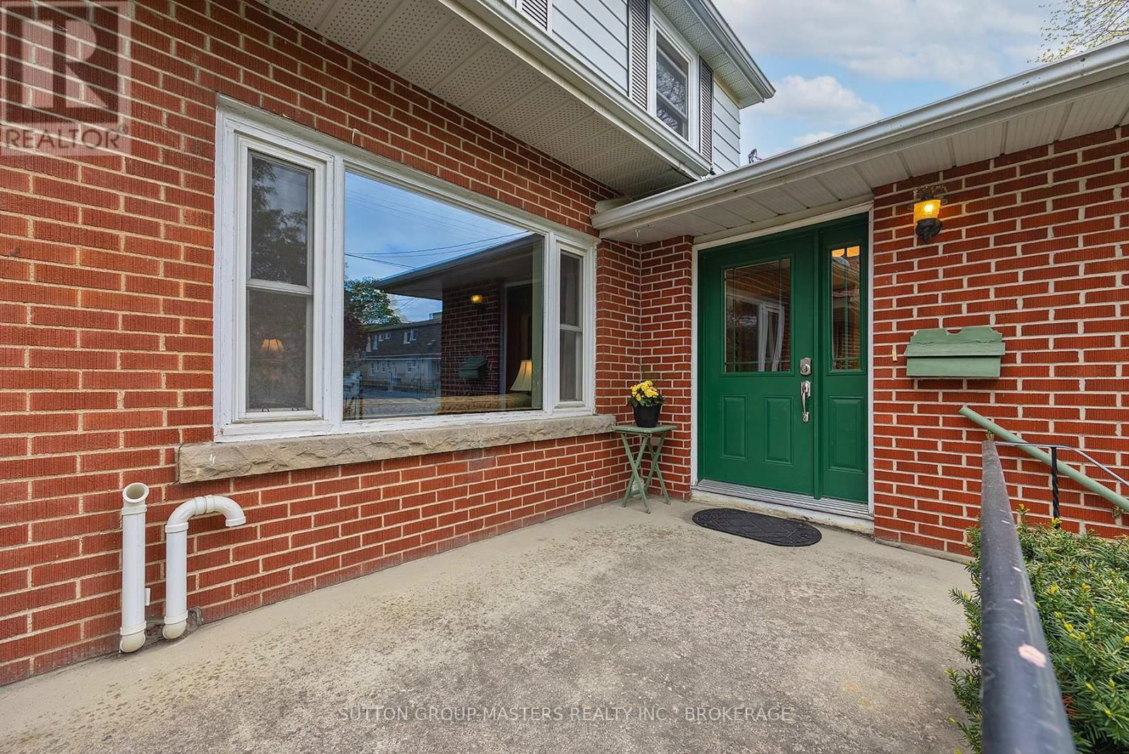 284 HELEN STREET Image 4