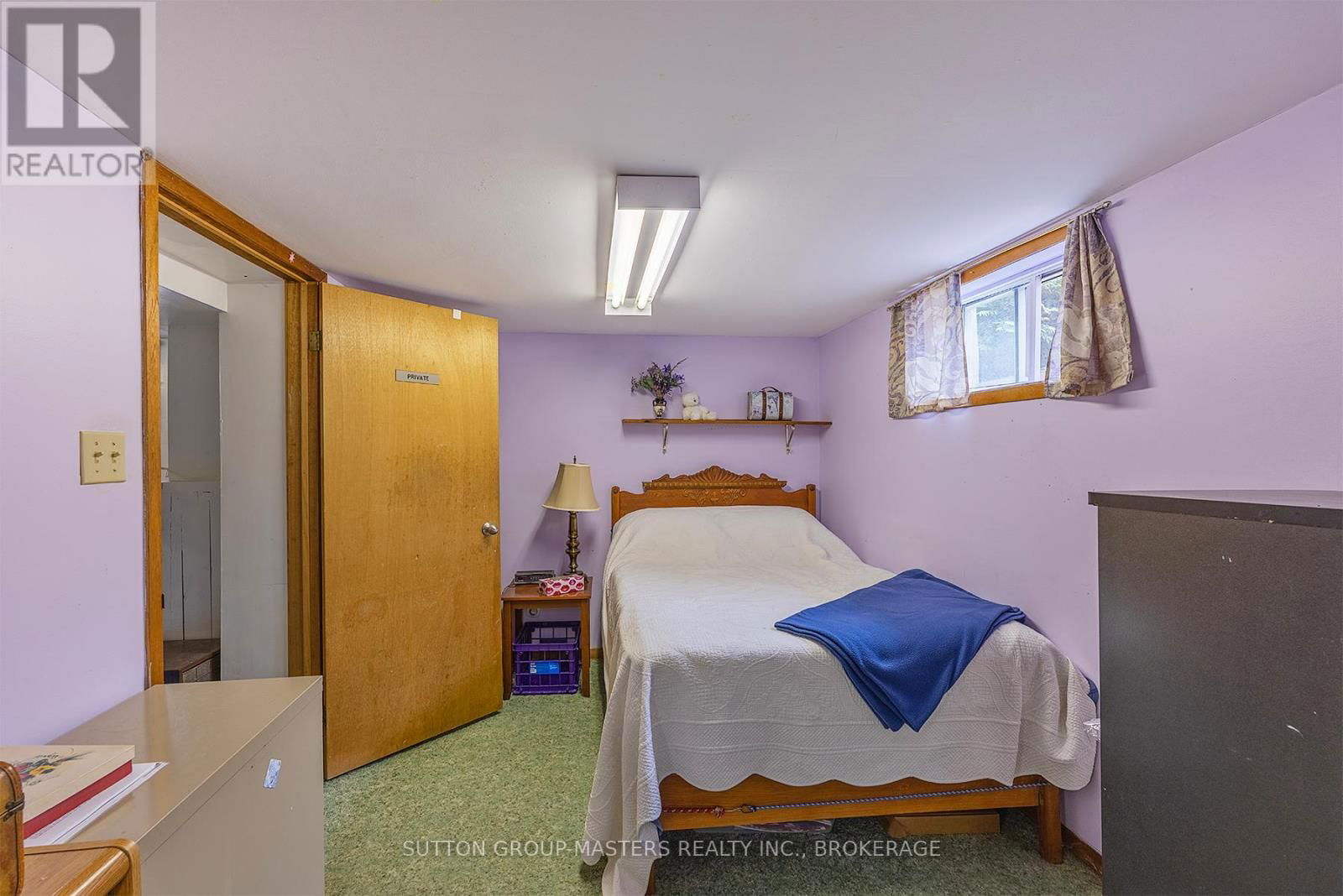 284 HELEN STREET Image 40