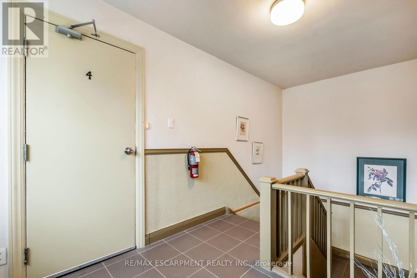 13 MCMASTER AVENUE Image 11